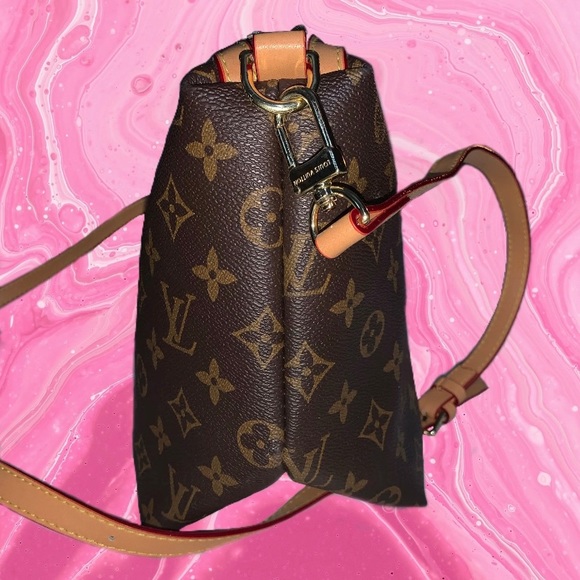 Vintage Authentic Louis Vuitton Cross Body Bag - Picture 2 of 11